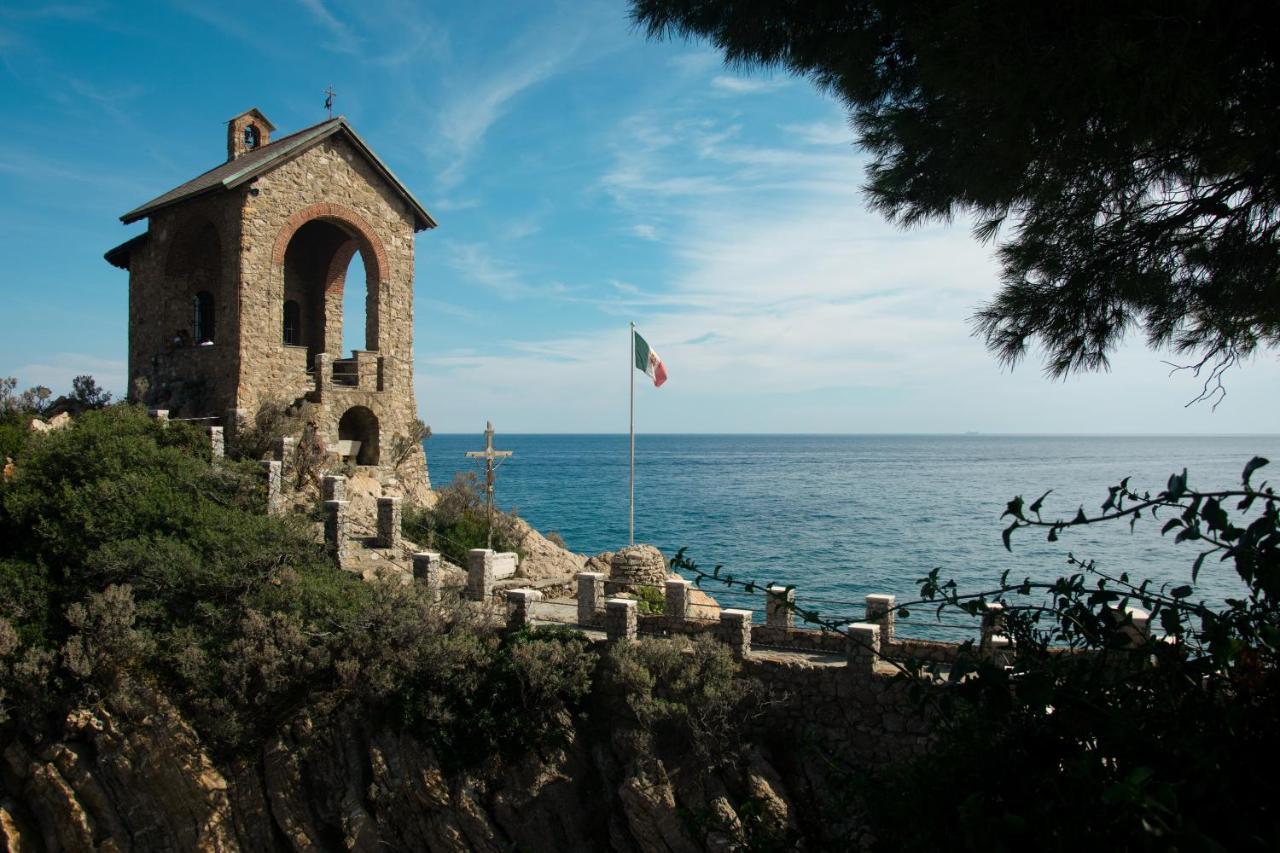 Villa Essenza - Rooms And Breakfast Albenga Exterior photo